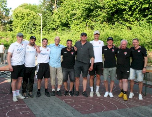 Dorfvereineturnier in Schondorf: Junge Fußballer entthronen Alte Herren