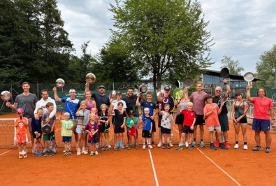 Gruppenbild mit Bratpfanne